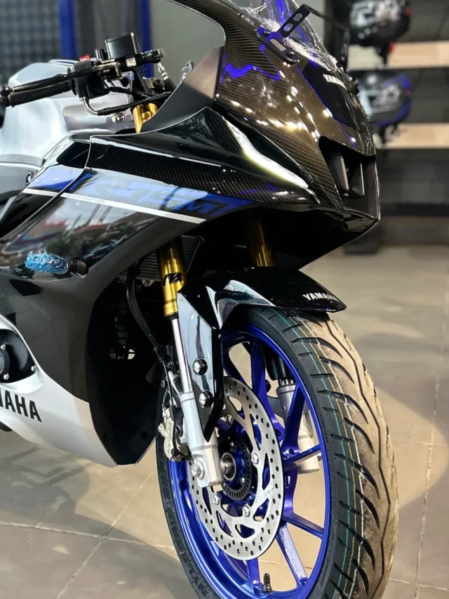 499 का भुगतान कर अपनी सपनों की रानी  Yamaha R15 स्पोर्टस बाइक को लाये घर