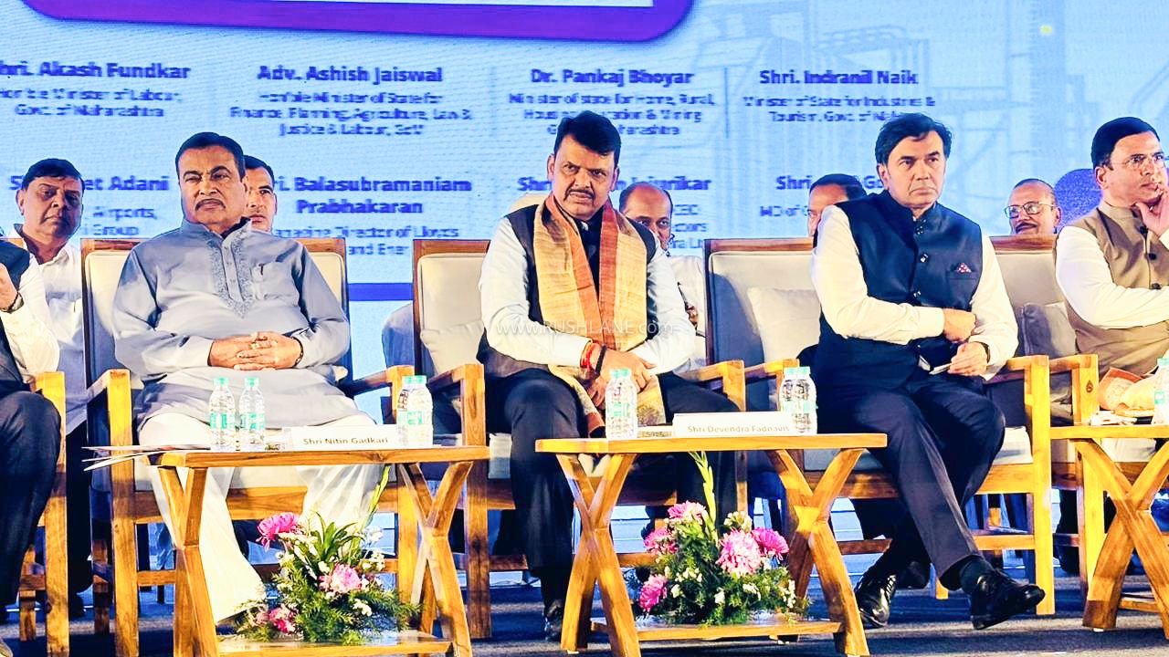 Left to Right: Shri Nitin Garkari, Shri Devendra Fadnavis and Shri Rajesh Jejurikar at Advantage Vidarbha