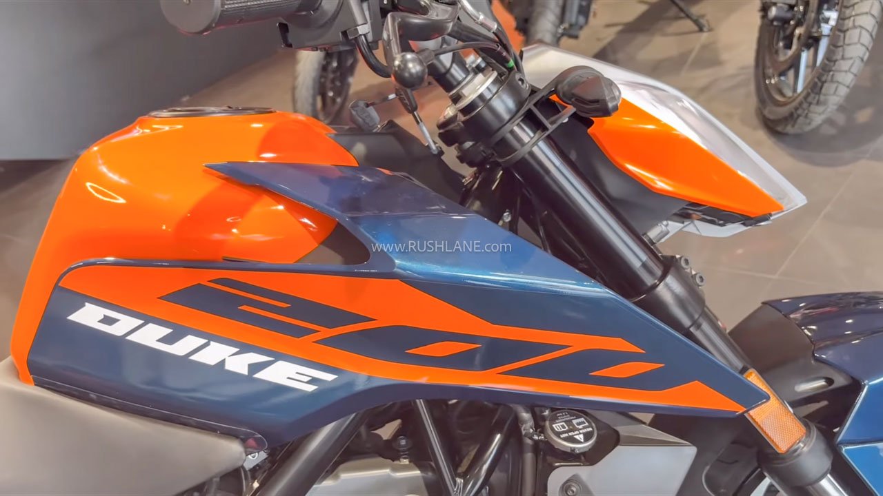 2026 KTM 200 Duke Reach Showroom