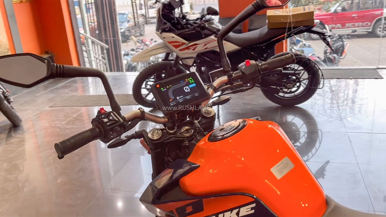 2026 KTM 200 Duke Reach Showroom