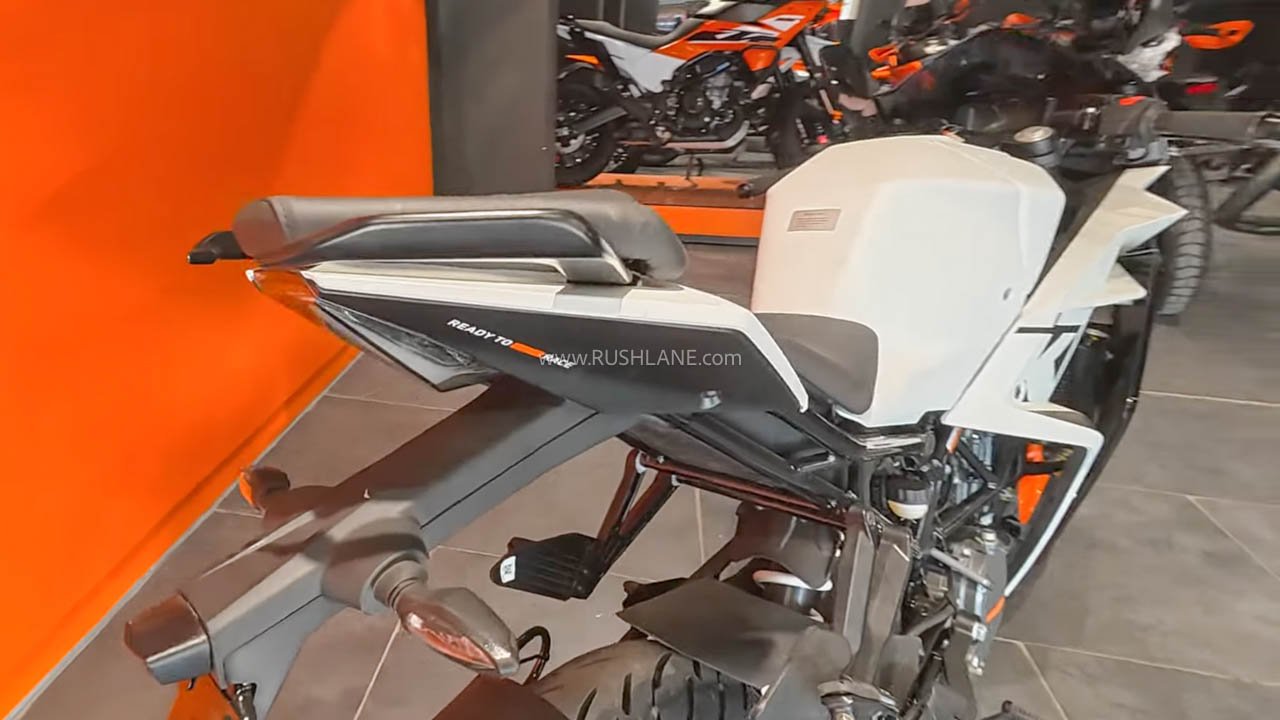 KTM RC 160 Ceramic White: Image - Gearhead Official