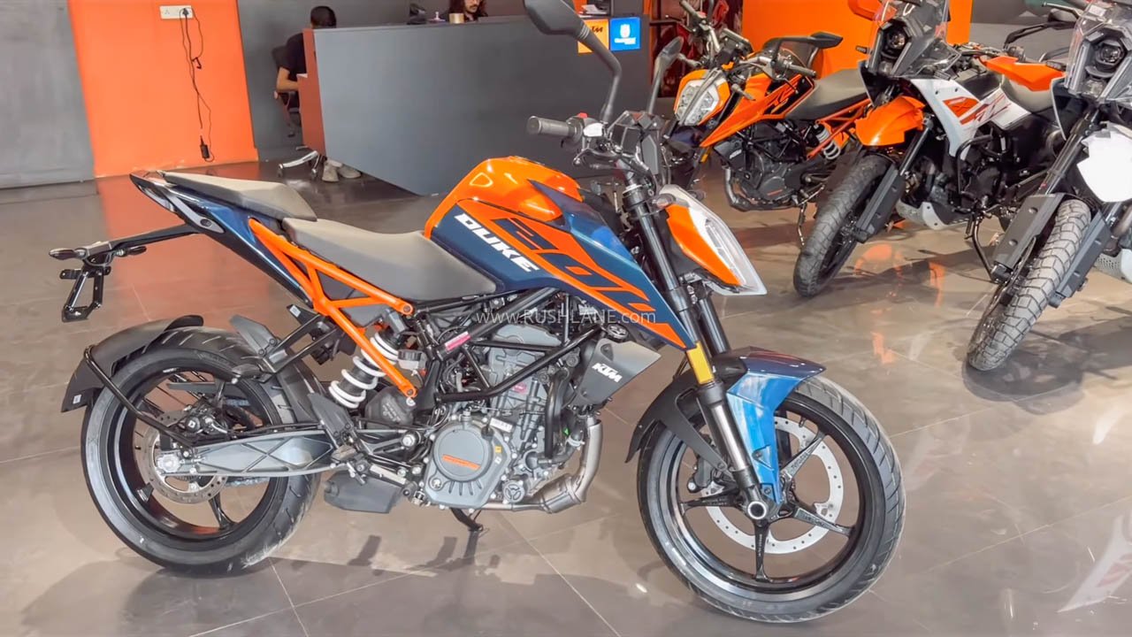 2026 KTM 200 Duke Reach Showroom