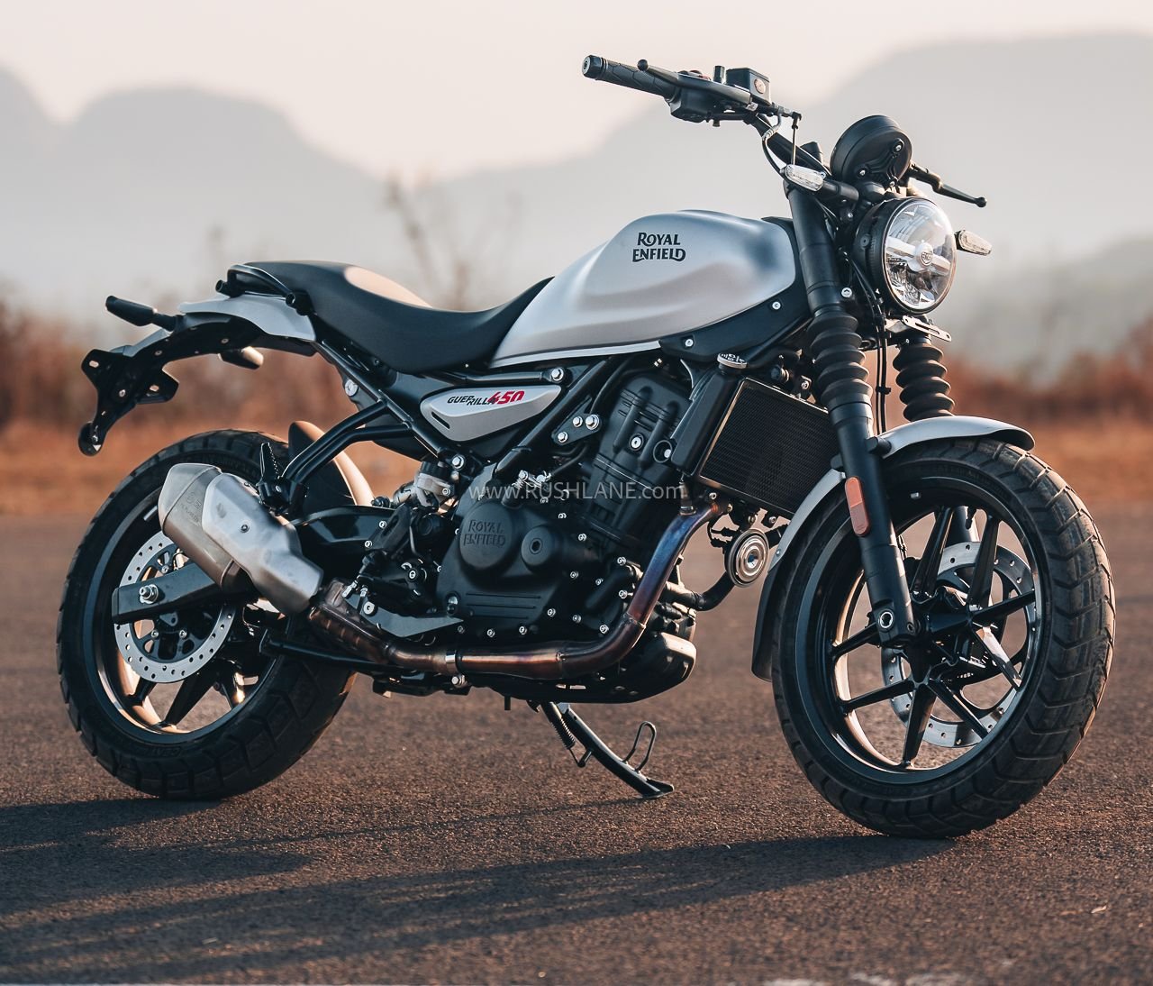 Royal Enfield Guerrilla Smoke Silver