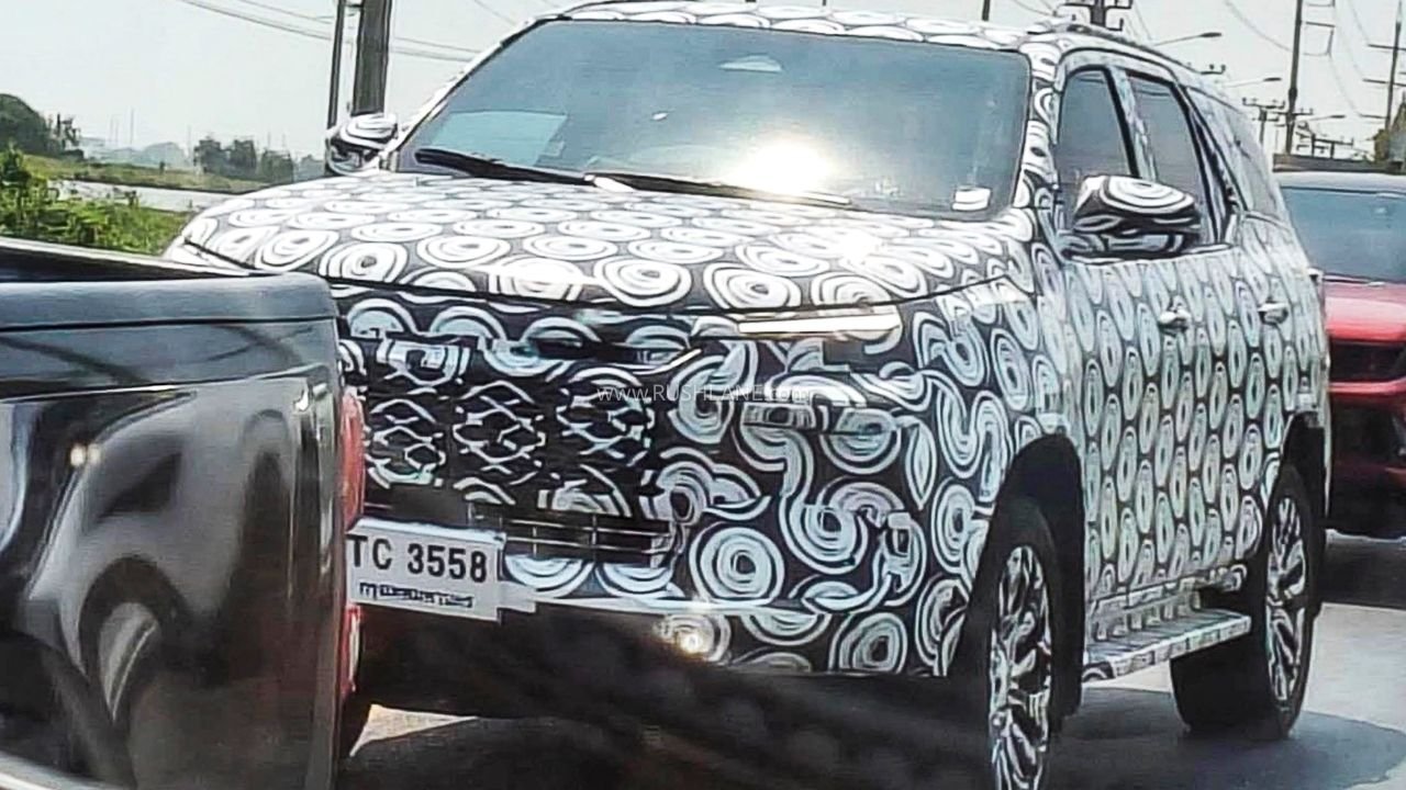 New Toyota Fortuner front spied