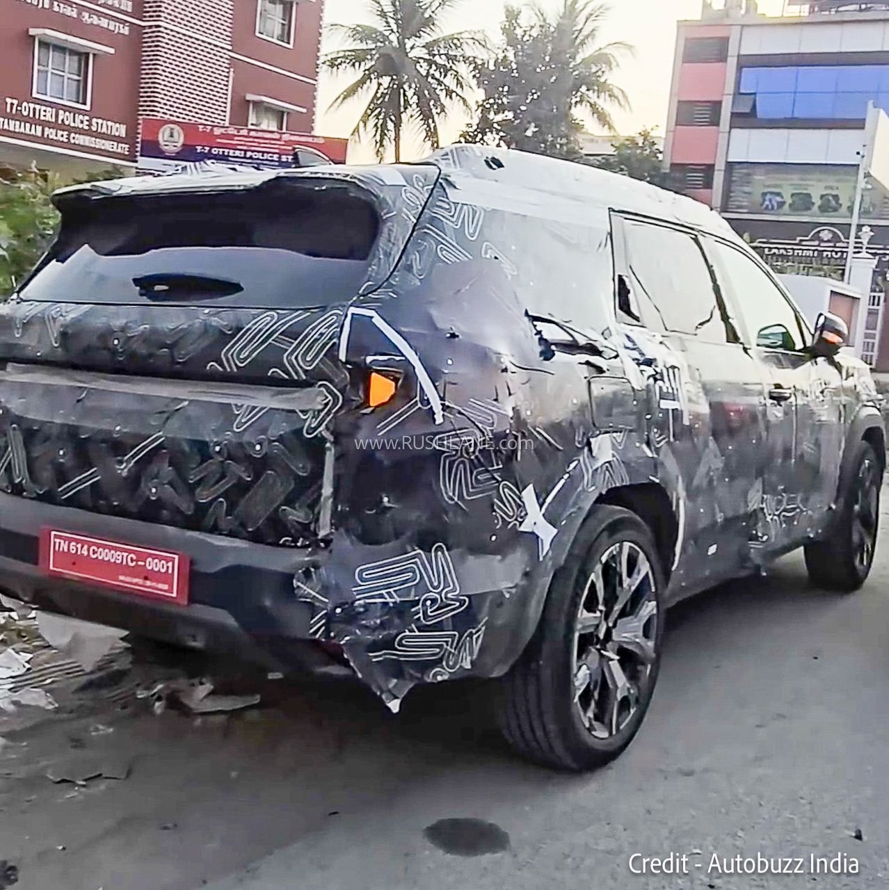 Renault Bigster 7 seater spied