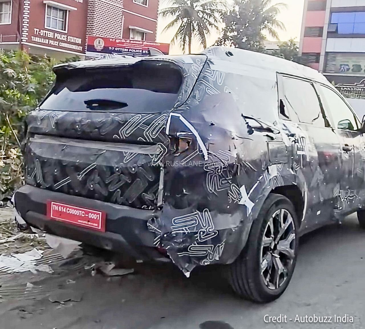 Renault Bigster 7 seater spied