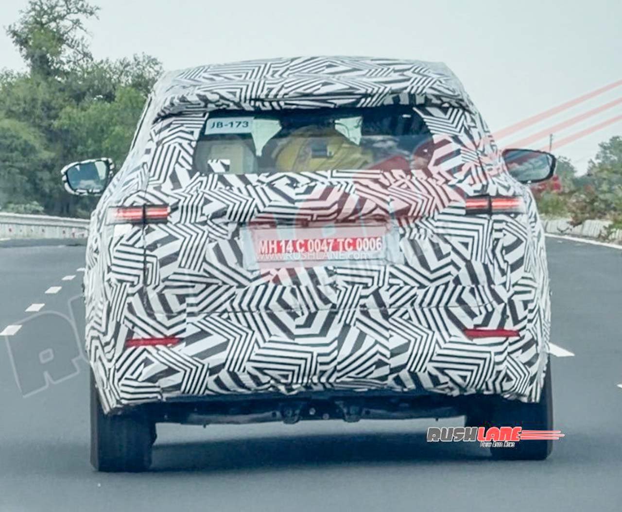 Chery Jaecoo J5 EV spied