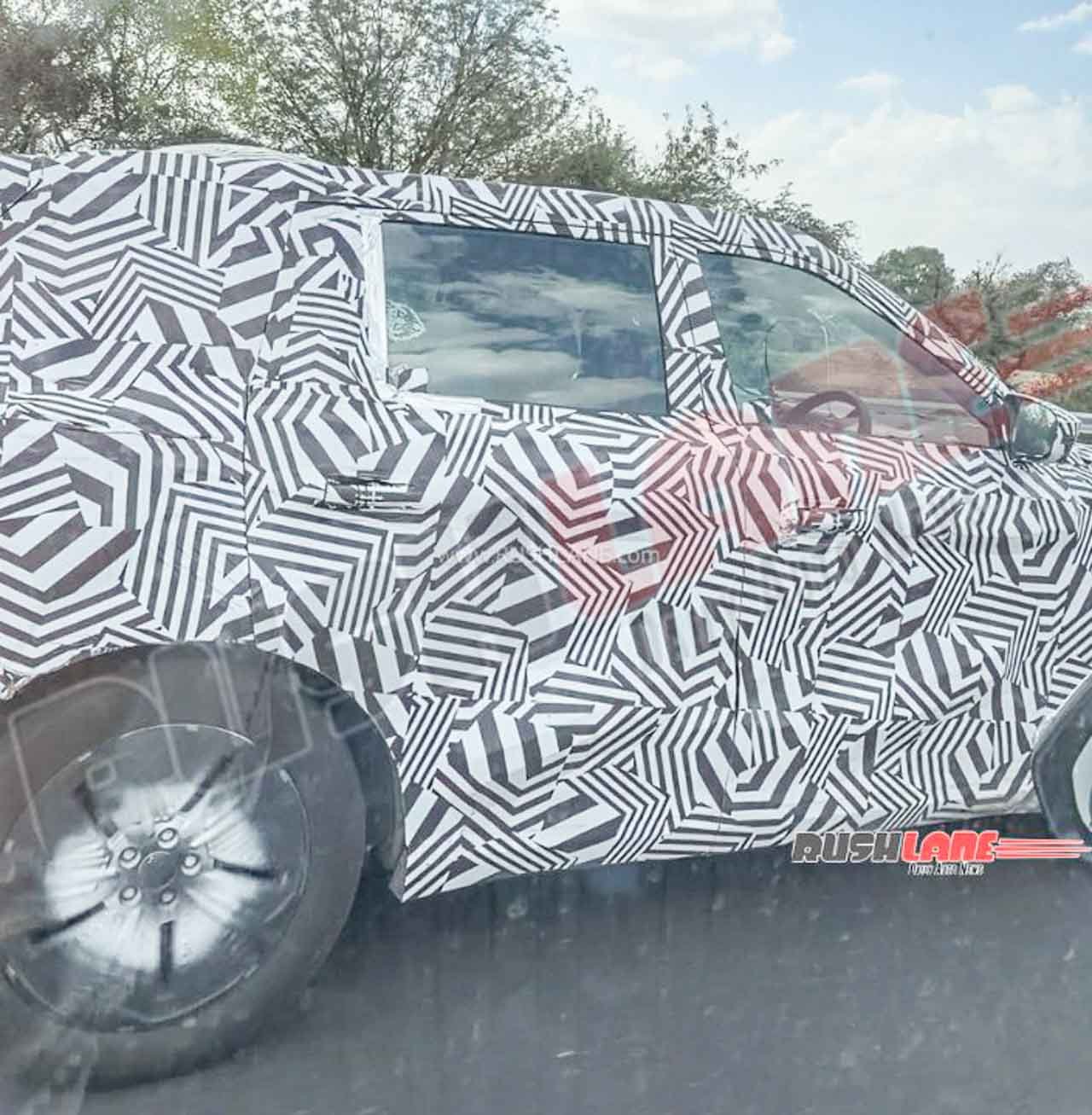 Chery Jaecoo J5 EV spied