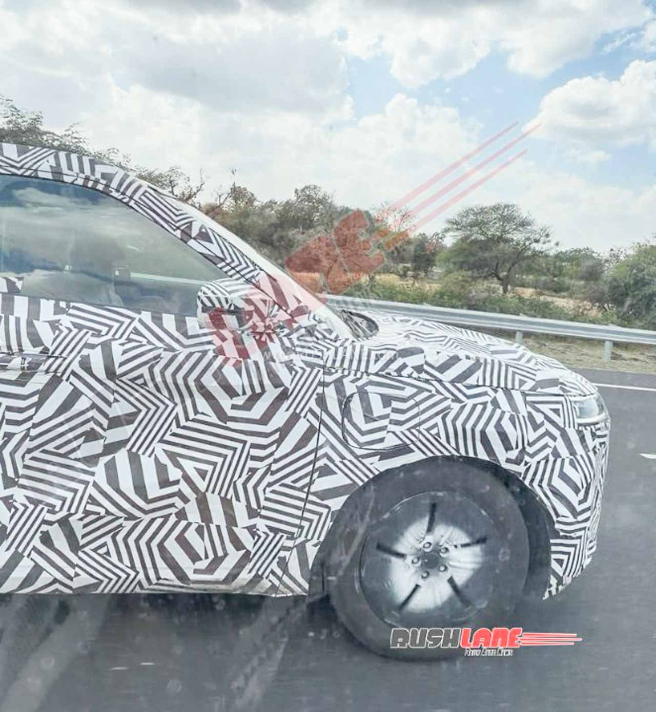 Chery Jaecoo J5 EV spied