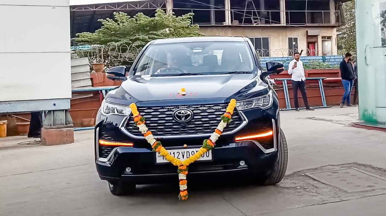 toyota innova hycross