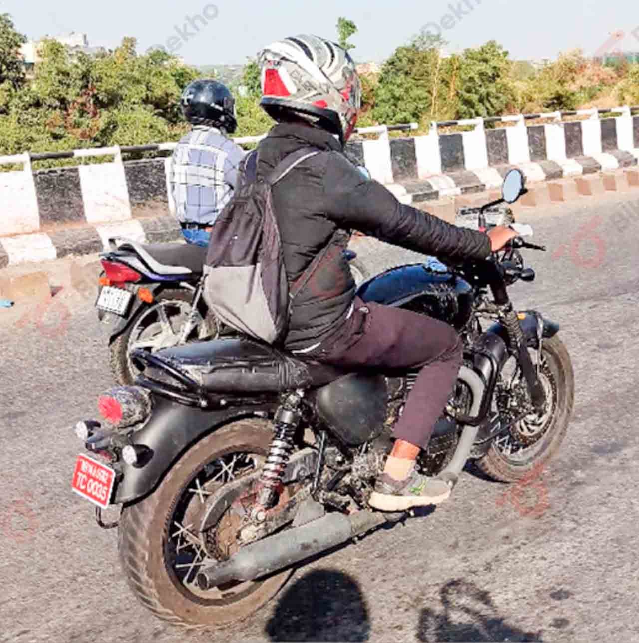 Sportier Triumph Bonneville 400 spied