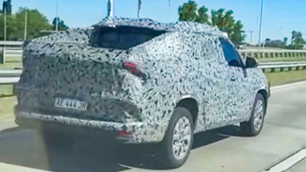 New Renault Duster pickup truck spotted testing