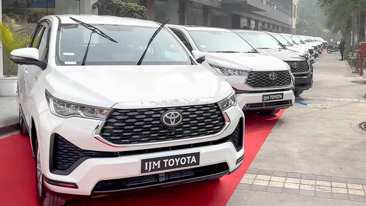 toyota innova hycross