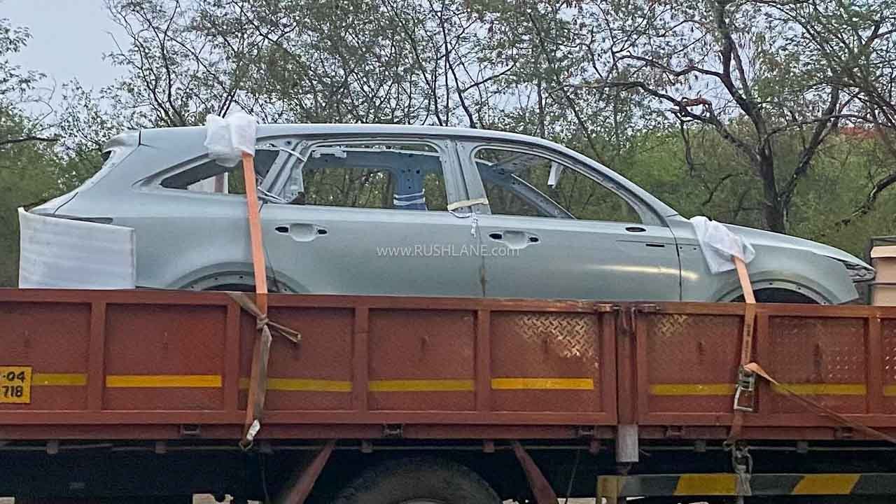 Kia Sorento bodyshell spied