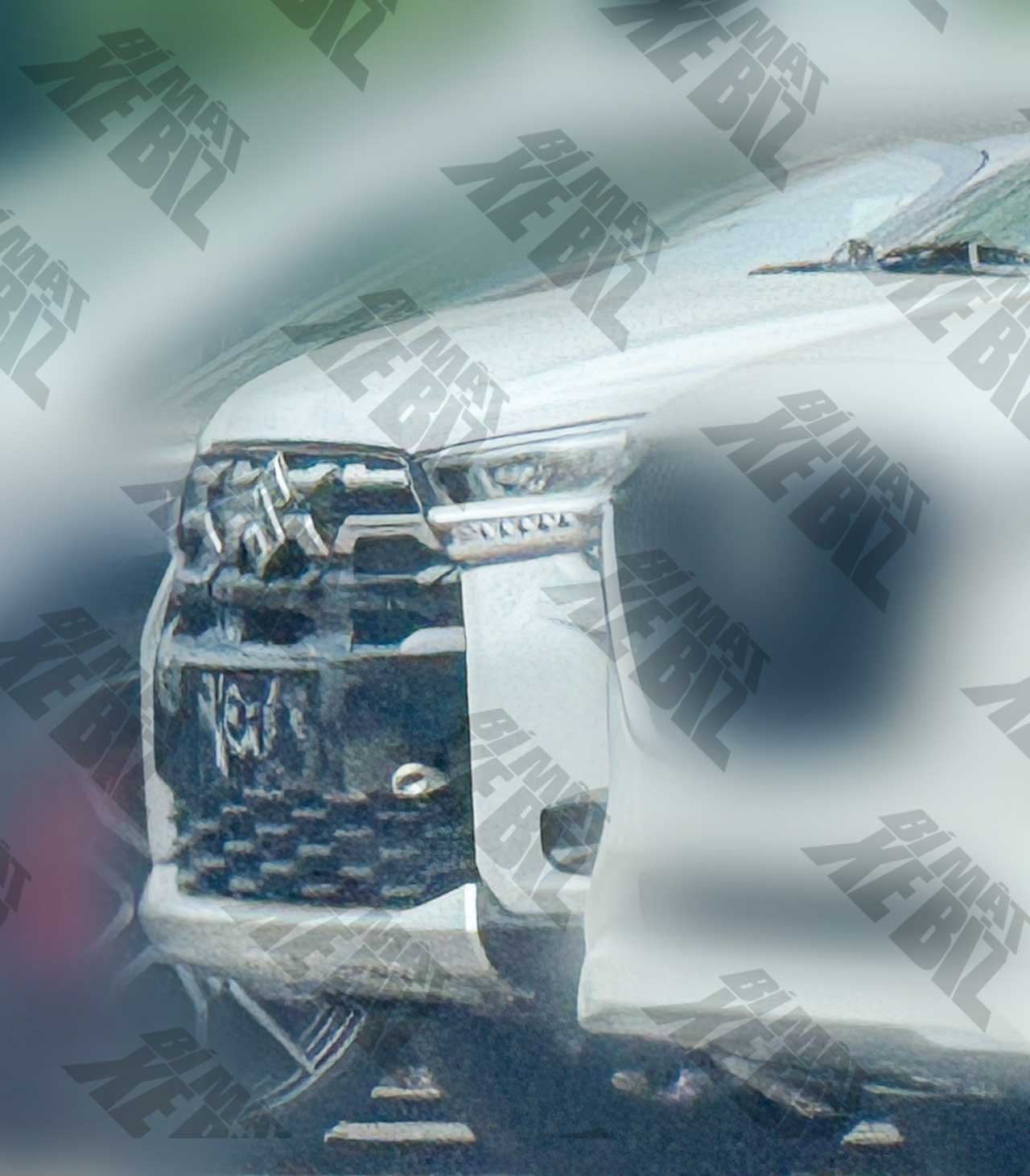 Suzuki XL7 facelift spied