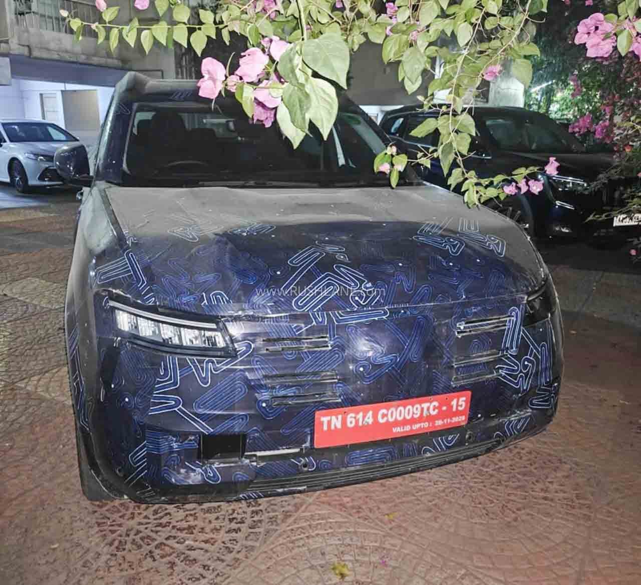 Nissan Tecton spied in final testing: Credits - Reddit