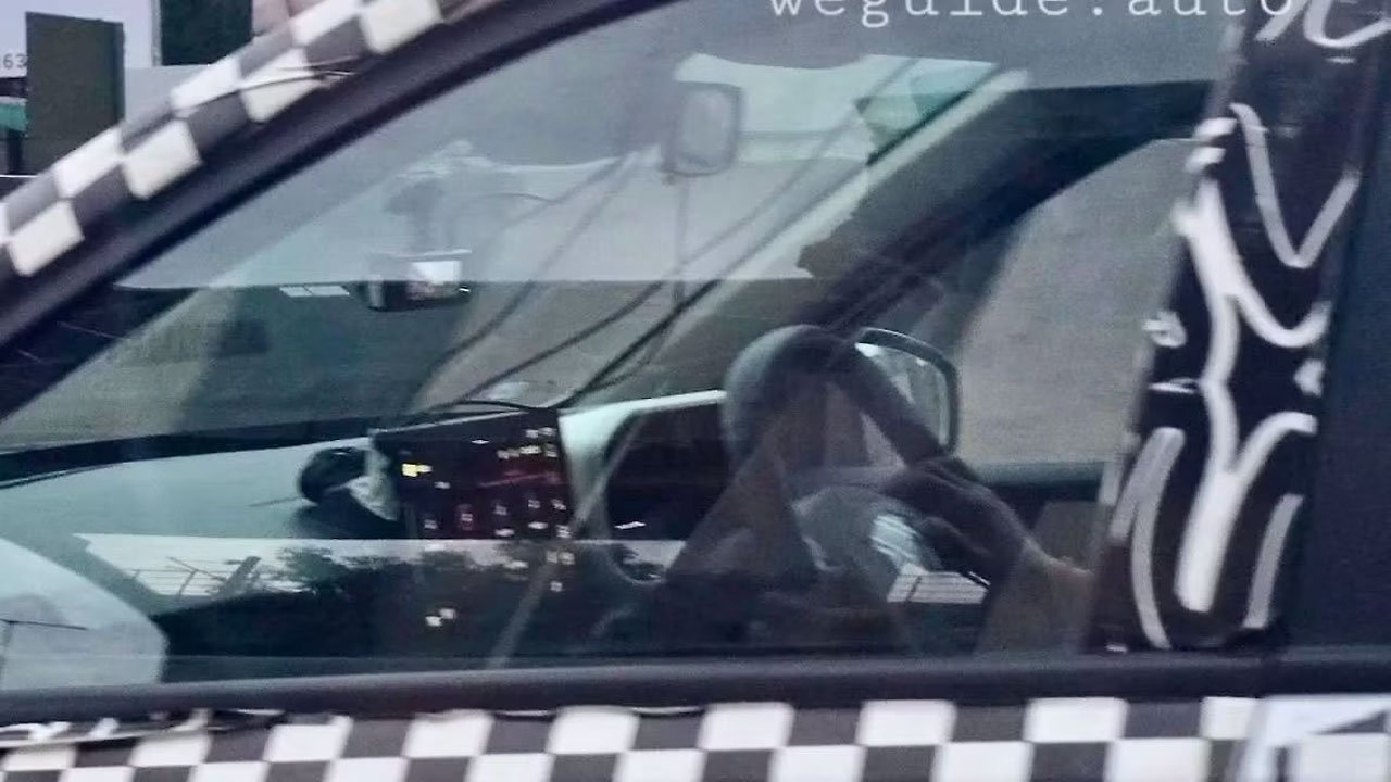 Renault Kwid facelift interior and exterior spied