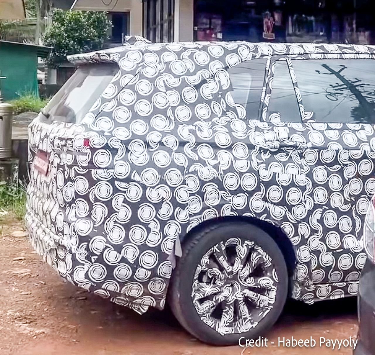 2027 Toyota Innova HighCross facelift spied