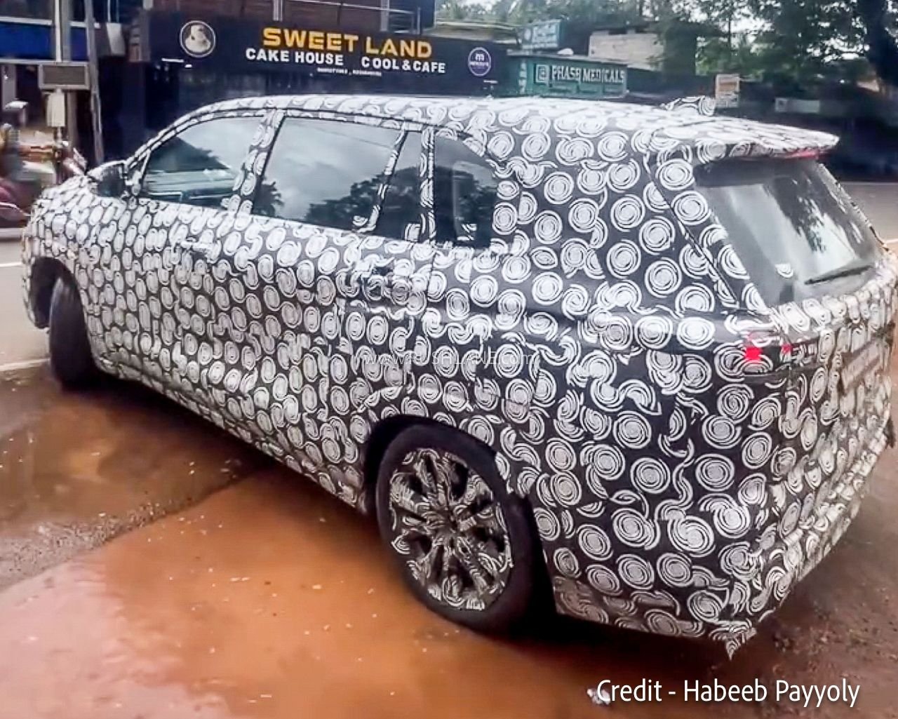 2027 Toyota Innova HighCross facelift spied